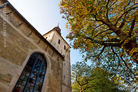  Die St. Christophorus-Kirche in Friedrichstadt an einem sonnigen Herbsttag