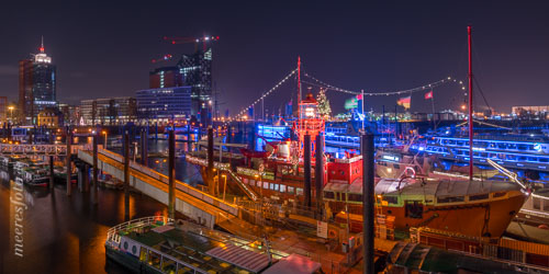  Das Feuerschiff und die Blaue Flotte bei Nacht im Hamburger Hafen