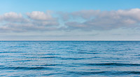  ARBEITSTITEL: Sommerwolken und sanfte Wellen auf der Ostsee vor Heidkate I