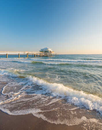 Frische Morgenwelle am Timmendorfer Strand