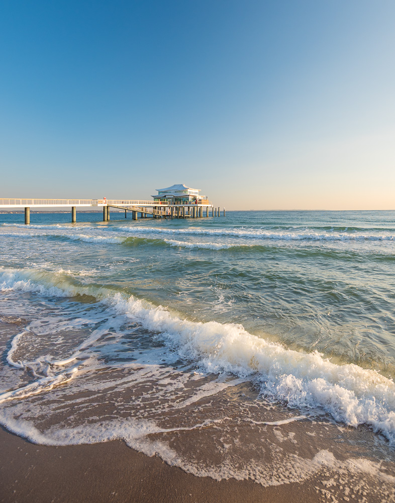 Frische Morgenwelle am Timmendorfer Strand
