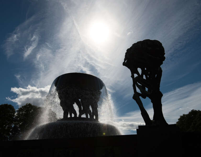 Großer Brunen im Vigelandpark im Gegenlicht