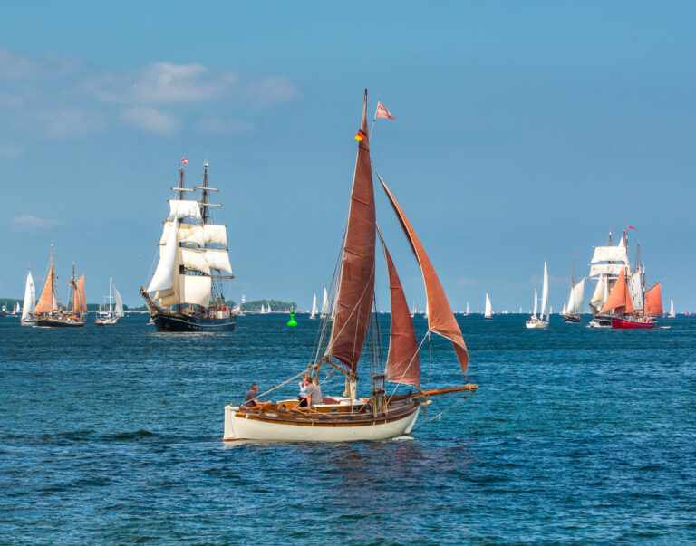 Historische Segelboote und Segelschiffe