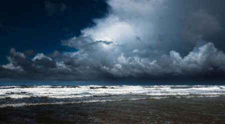 Nordseeflut im Sturm vor SPO