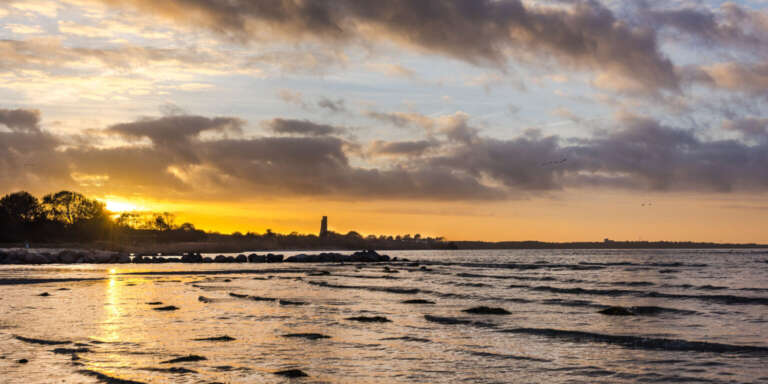 Ostsee vor Stein im Sonnenuntergang