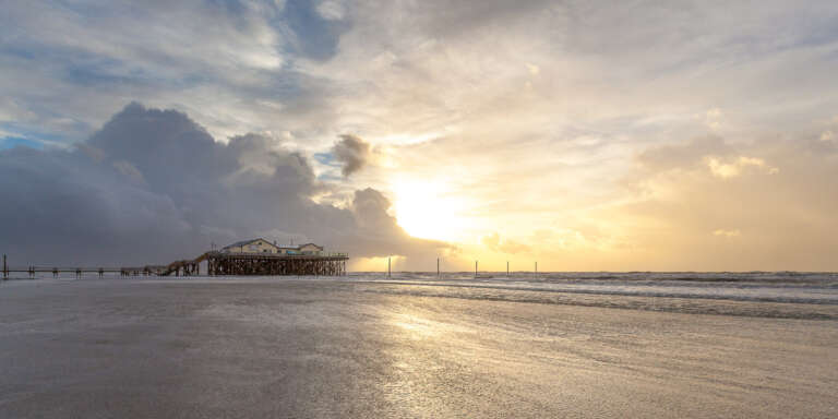 Strandbar im Sturm in St. Peter-Ording