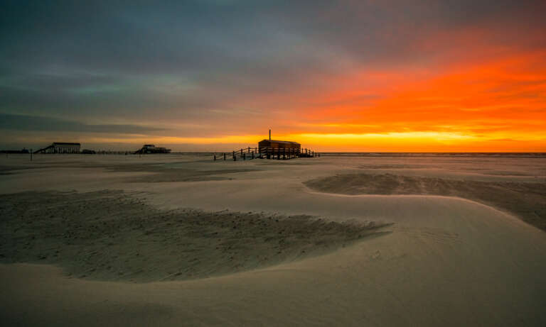 Strandschuppen im Abendrot