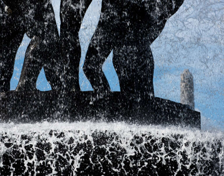 Vigelandpark in Oslo mit grossem Brunnen im Detail