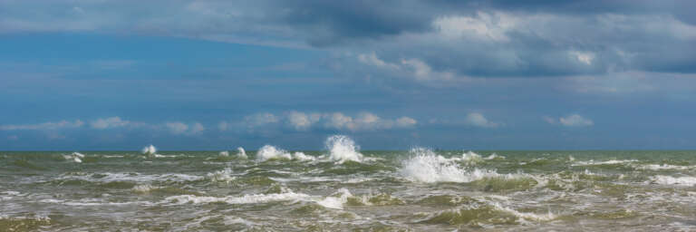 Wellenkämme vor Skagen im Sommer