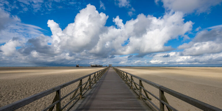 Brücke über den Sand